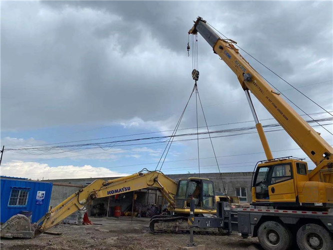 蓬安县25吨吊车的工作半径是多少？